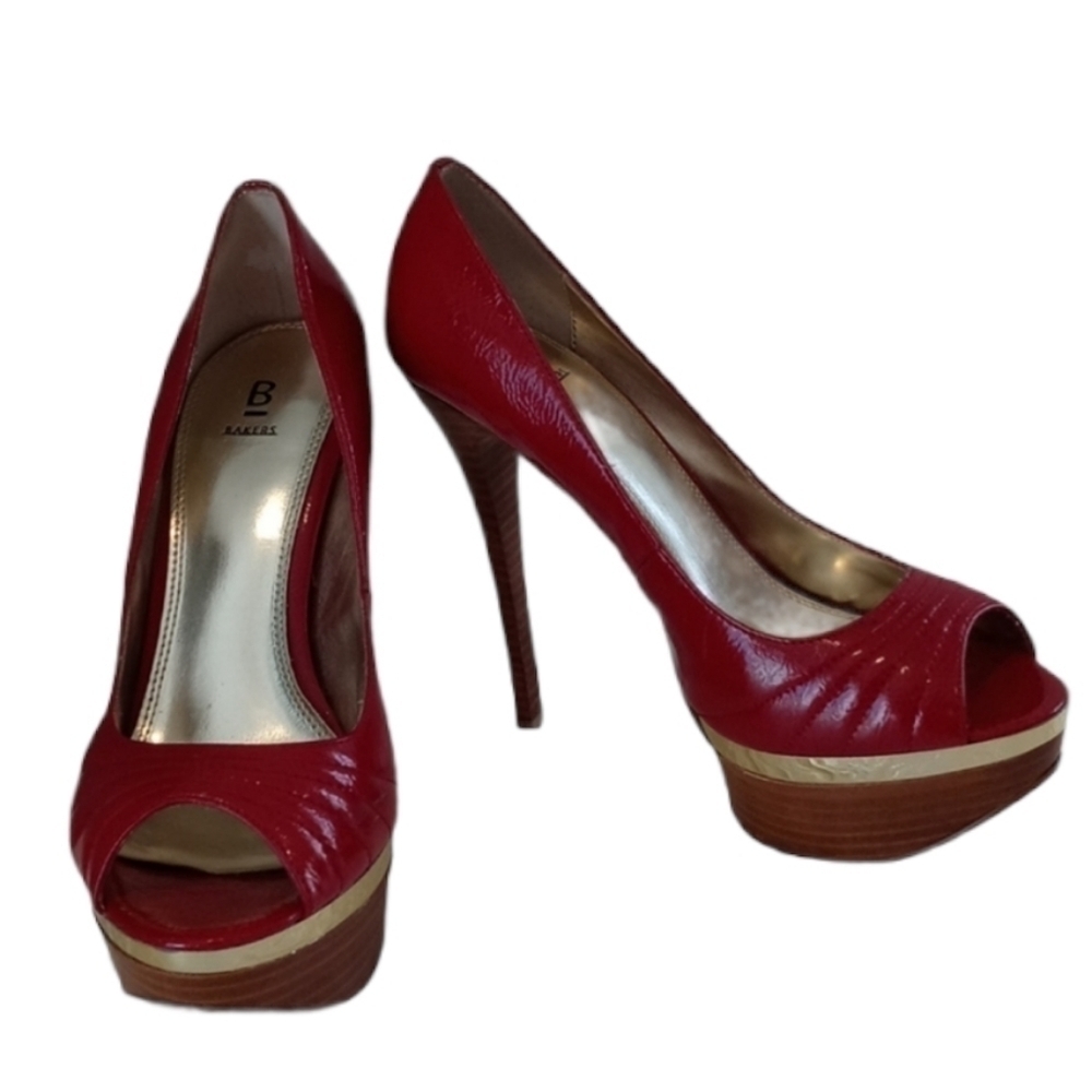 Baker's Shae platform shoes size 8 red